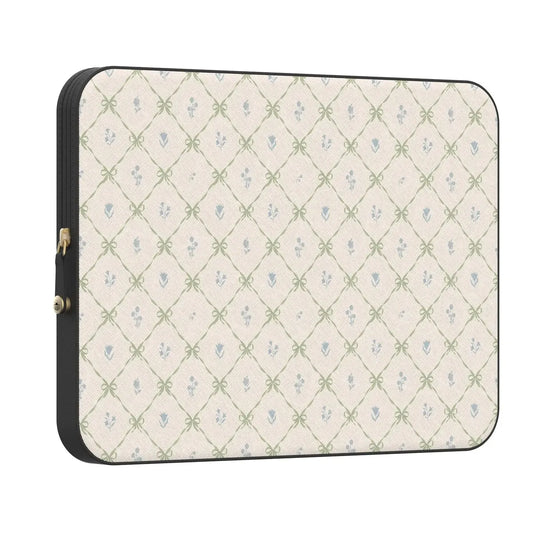 Petit Petals | Dainty Lattice Laptop Case