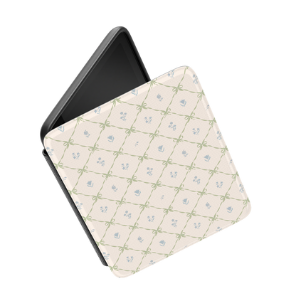 Petit Petals | Dainty Lattice Kindle Case